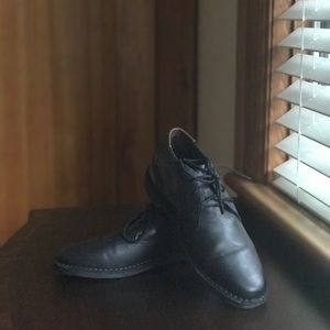 Kenneth Cole leather size5 and size36 black lace